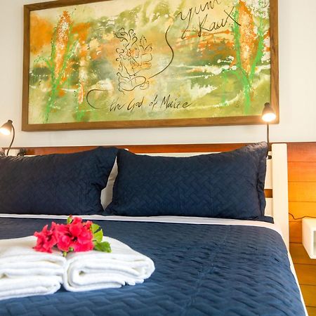 Treetops Hotel Caye Caulker Buitenkant foto