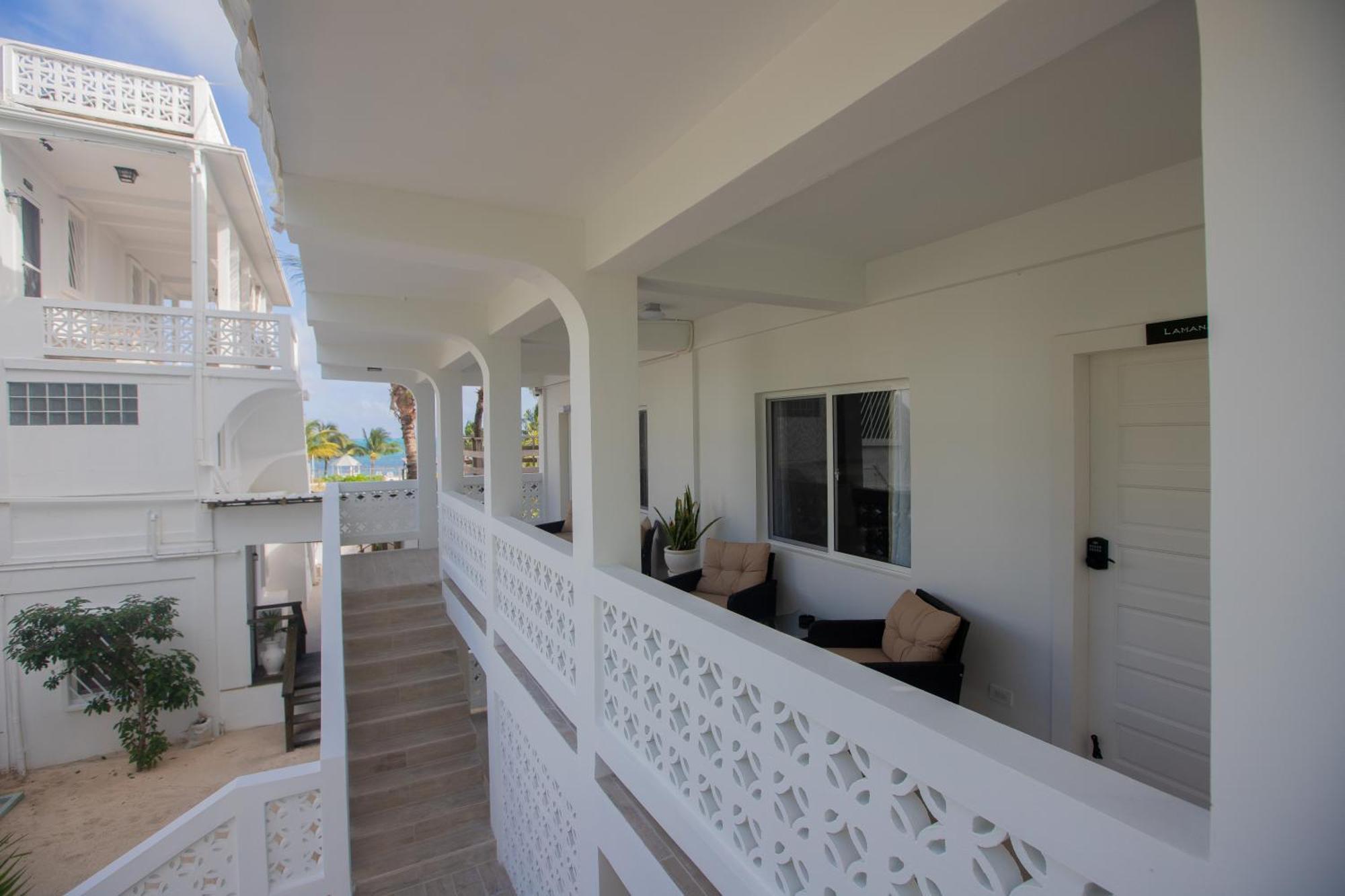 Treetops Hotel Caye Caulker Buitenkant foto