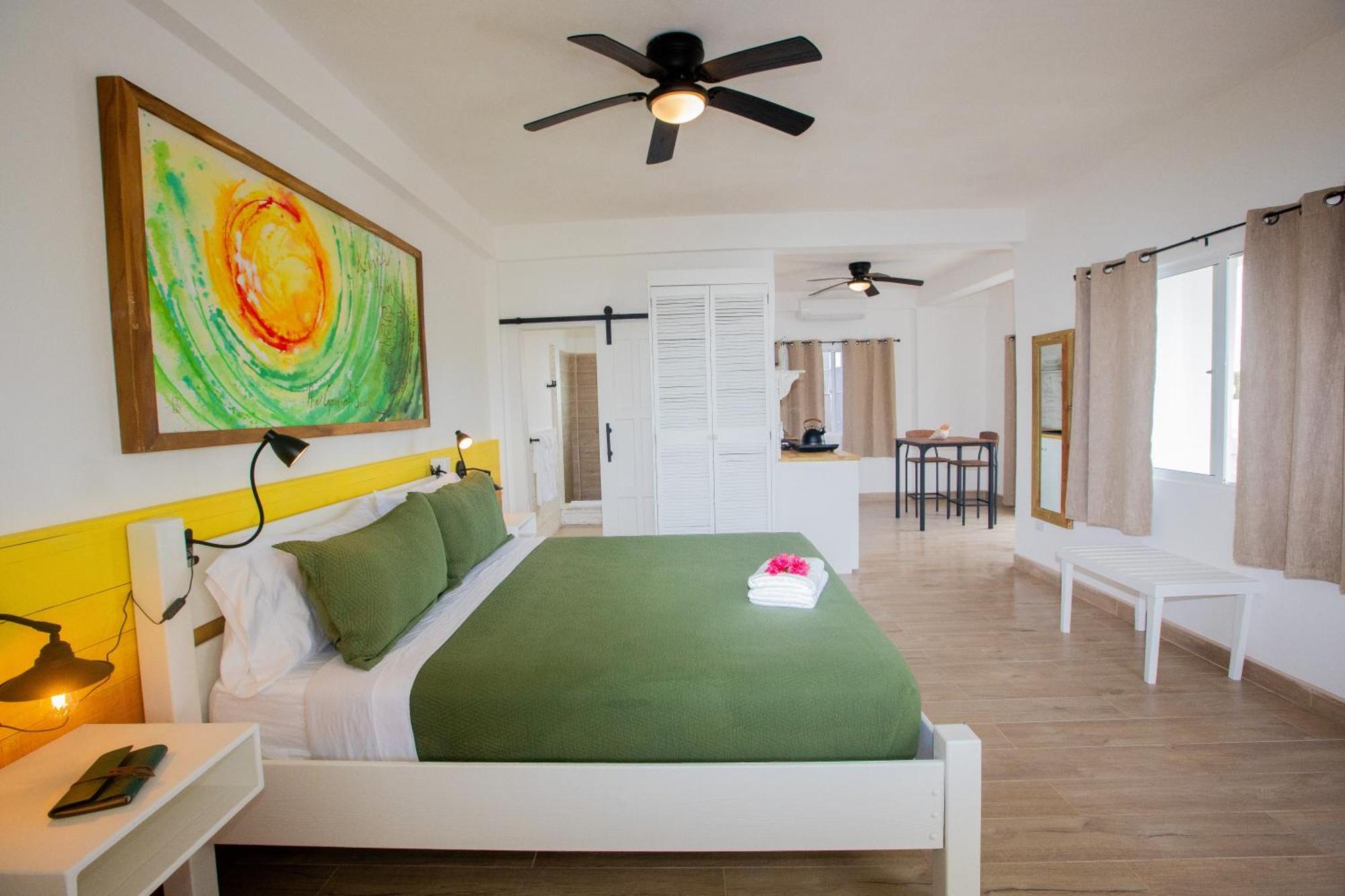 Treetops Hotel Caye Caulker Buitenkant foto