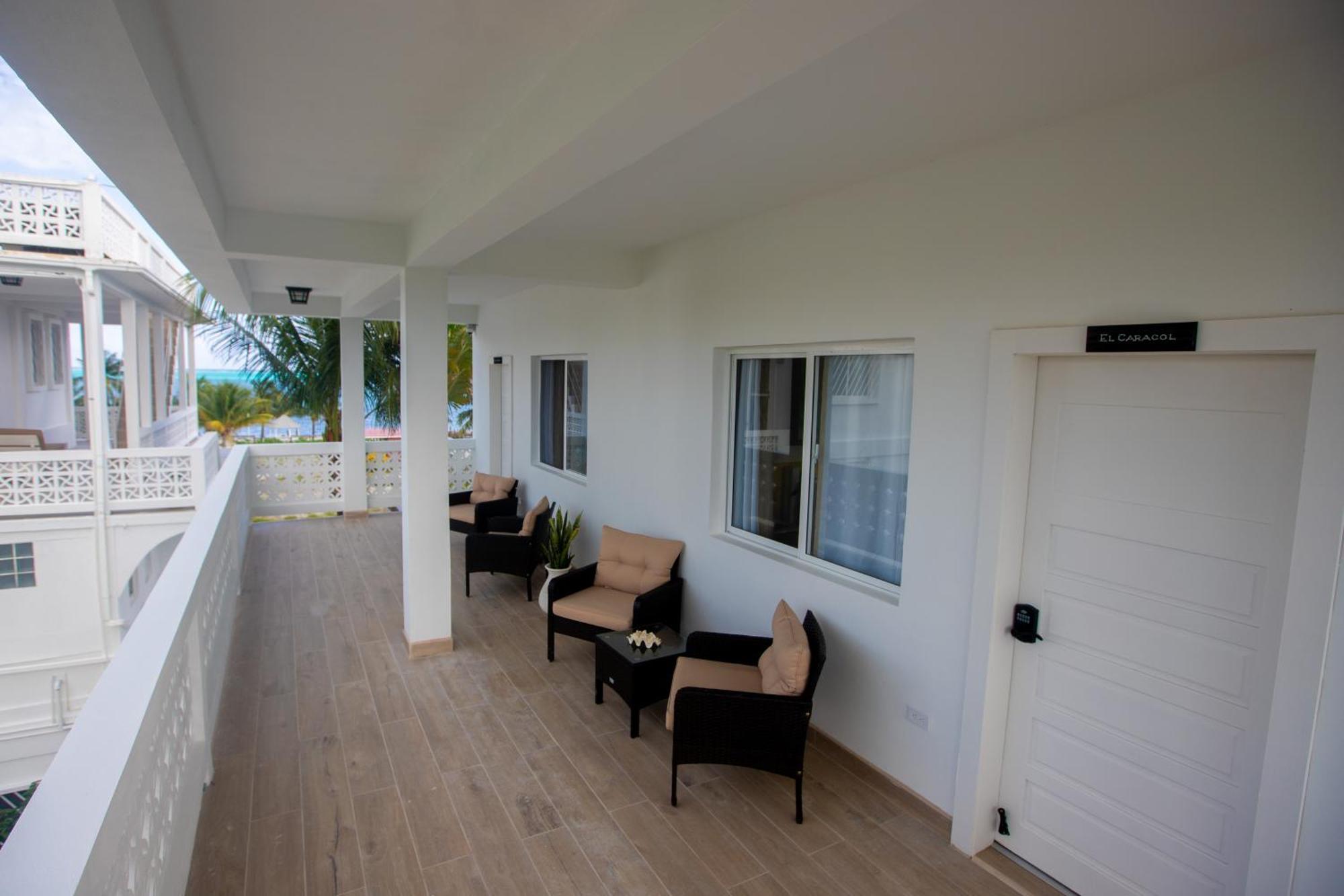 Treetops Hotel Caye Caulker Buitenkant foto