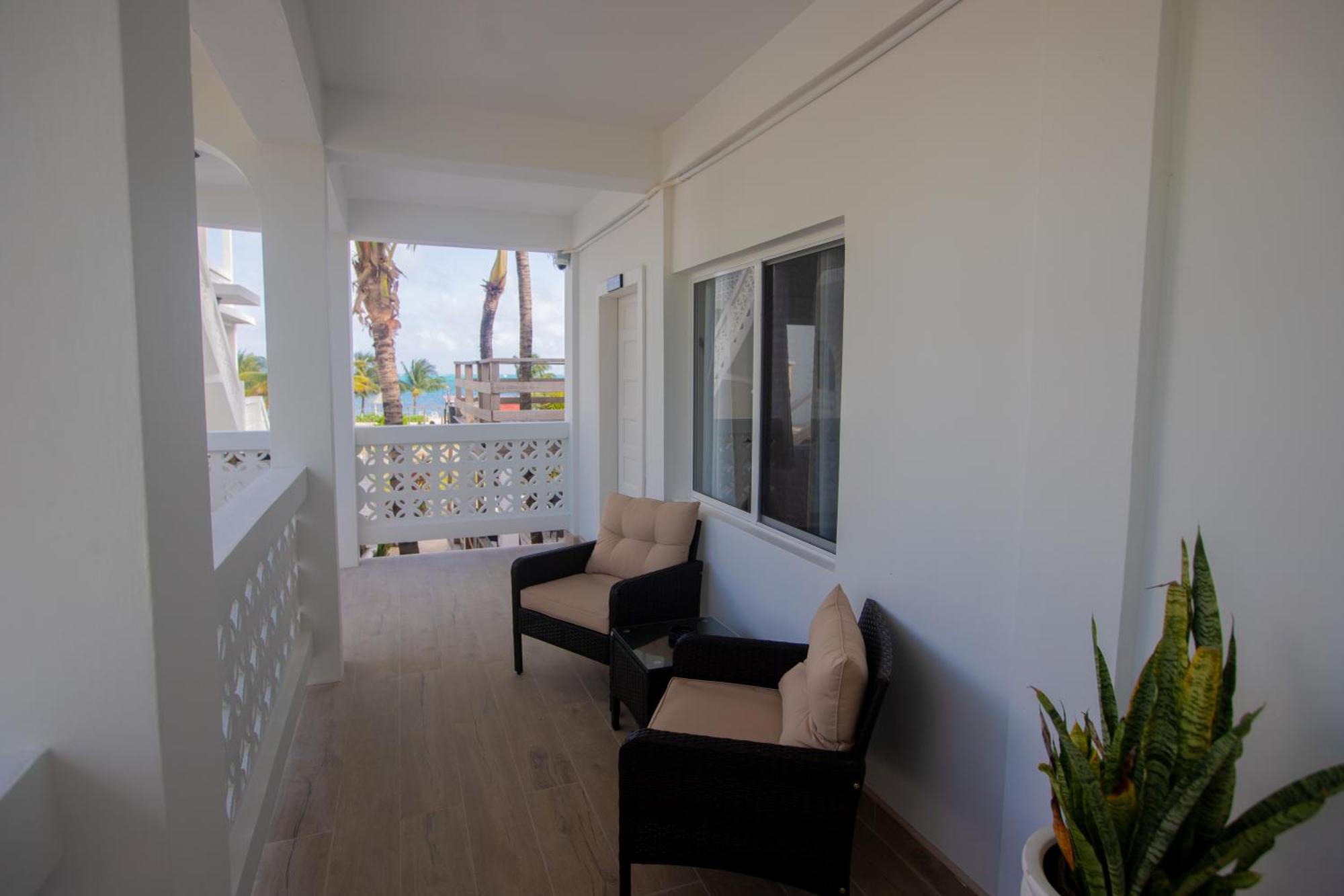 Treetops Hotel Caye Caulker Buitenkant foto